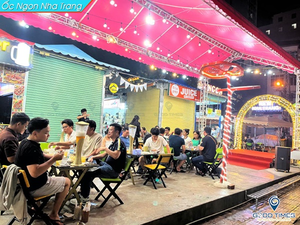 Không gian quán Ốc Ngon Nha Trang